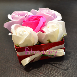Cadou - Aranjament Elegant mic cu Trandafiri din Sapun