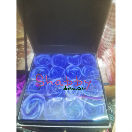 Cutie Cadou cu 16 Trandafiri Sapun Albastru inchis si Spatiu Bijuterii