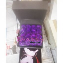 Cutie Cadou cu 16 Trandafiri Sapun Mov si Spatiu Bijuterii