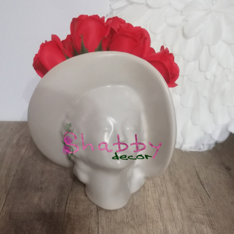 Aranjament Floral Trandafiri rosii din Sapun in Vas Venus Femeie cu Palarie
