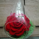 Trandafir criogenat rosu in glob de sticla si suport